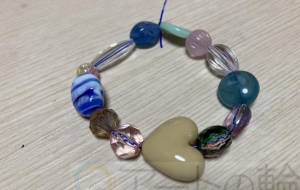 大きなハートビーズブレスレット - ミチェル