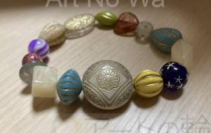 なんかの模様のビーズブレスレット - ミチェル