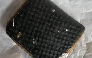 ぼろ財布お金はほとんど - 真鍋哲地