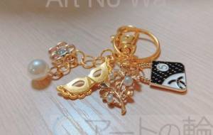 お姉さんキーホルダー - ミチェル