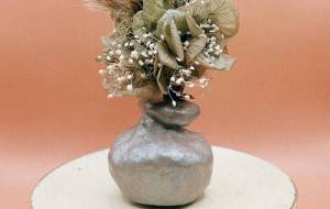 ドライフラワーの銀色の花瓶 - 角+