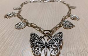 大きな蝶々ネックレス - ミチェル