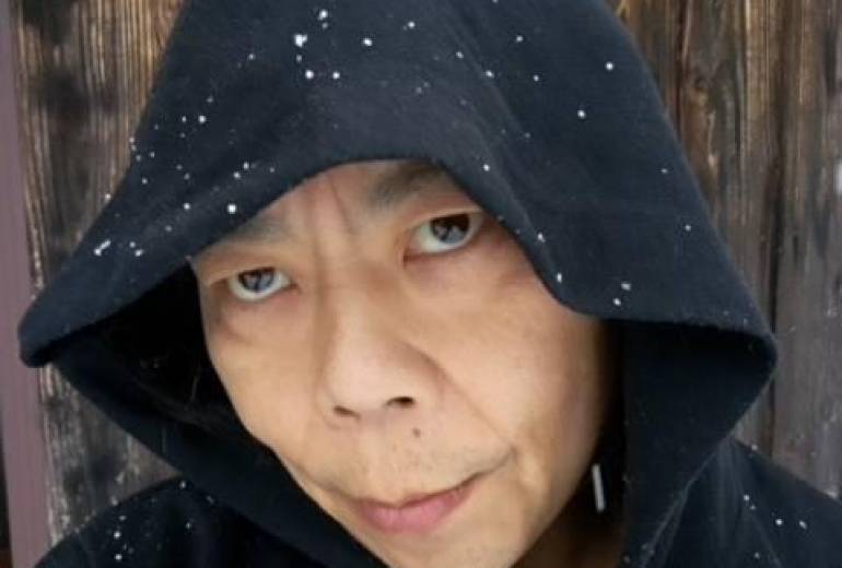 パーカーの僧侶