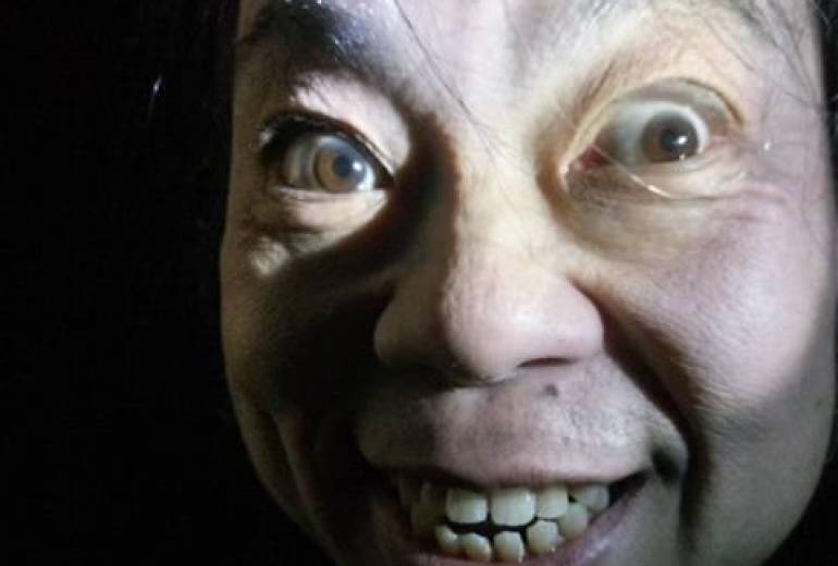 精神病院(精神障害者妄想世界）