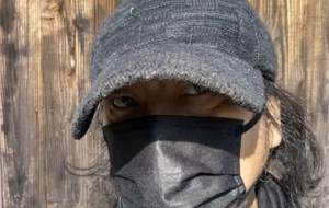 コロナと言うことでマスク姿の肖像写真 - 真鍋哲地