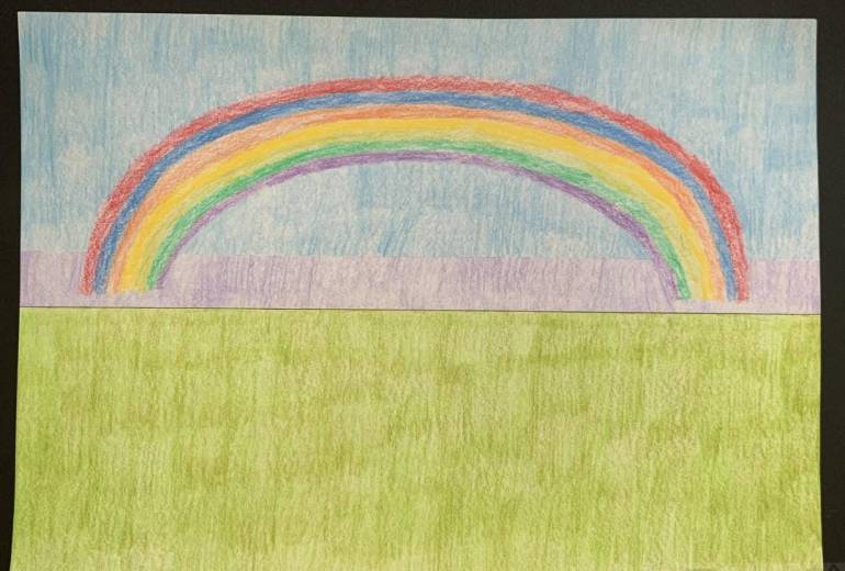 草原で見る虹