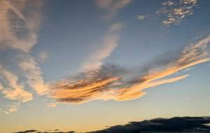 風強い日の夕日 - 宇宙くらげ