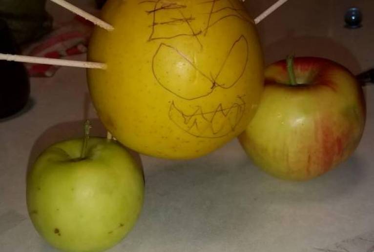 りんごのおばけ - 矢嶋凌久 