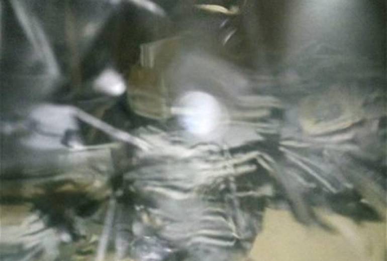 貧困画家、キャンバス我が子