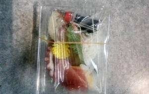 刺し身買って来た、弟へ君に、僕のなけなしお金で、今日は作業所給料日、君の笑顔がみたくて - 真鍋哲地