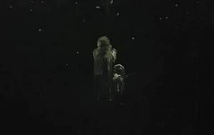 お母さん!星達のなか戦争で、亡くなったお父さん!微笑んでるのが、見えるよ - 真鍋哲地