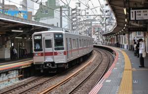 大きくカーブする駅 - KK