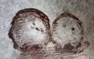 戦火後頭部頭骨親子の銃弾痕跡 - 真鍋哲地