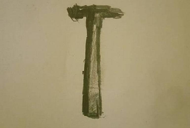 古い椅子、金槌で修理してみようかな?