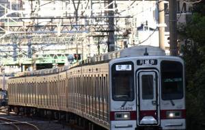 住宅街の中を駆け抜ける - KK