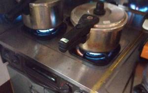 二つの圧力鍋 - 久保田 俊