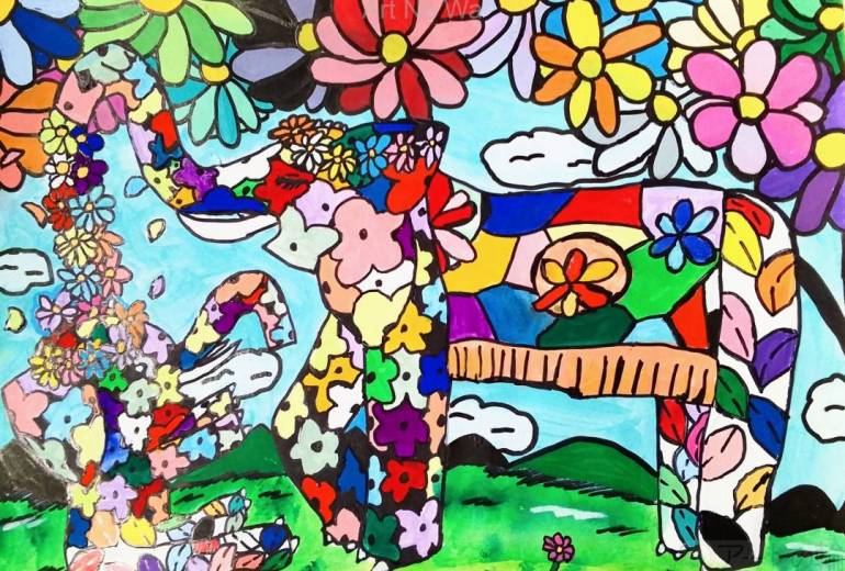 花と戯れる親子象