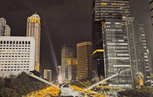 ジャカルタが語る静かなる夜の物語 - Amy