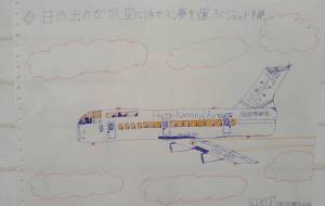 日の出のなか、空に浮かぶ、夢を運ぶジェット機。 - DE‐10・777号機