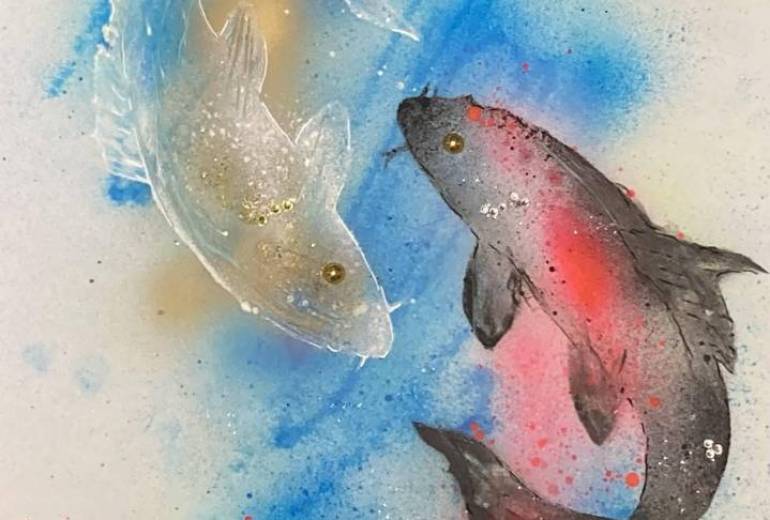 太極を泳ぐ鯉たちが、光と影を超えて導くのは、森羅万象を抱く無限の世界だった