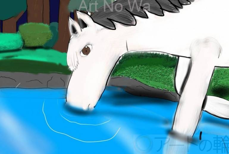 森の中の湖の水を飲む白馬