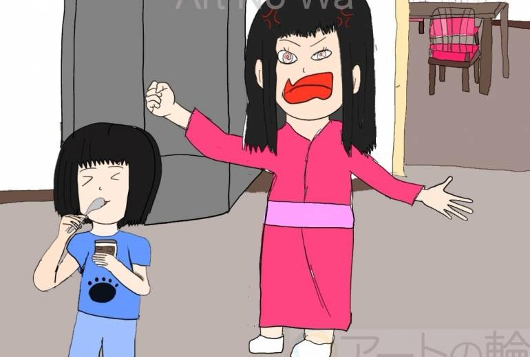 夜中にこっそりアイスを食べてたらお母さんに見つかり怒られた