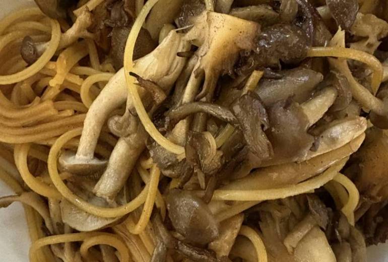 舞茸とシメジのバター醤油パスタ