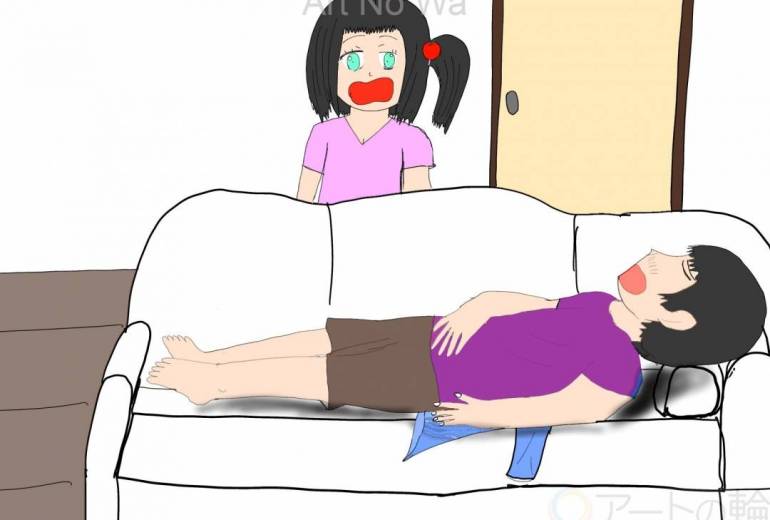 お父さんがソファーで寝てる
