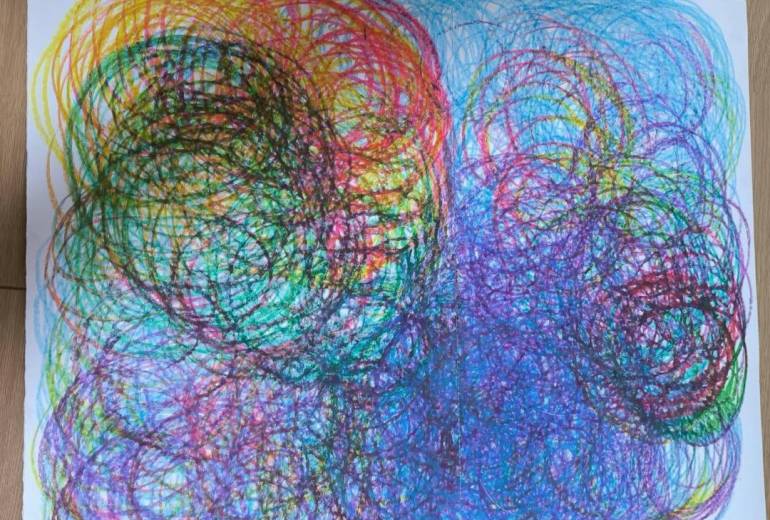 クレヨンでグルグル