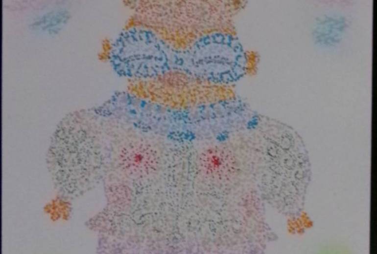 真夏の遮光器土偶さん歩