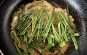 ニラの玉子焼き - 笹谷正博