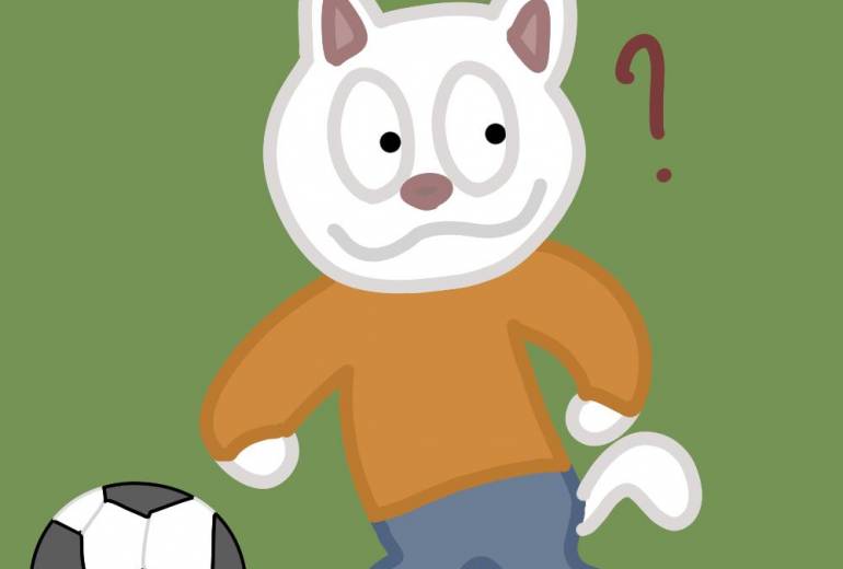 犬がサッカーボールで遊んでいる