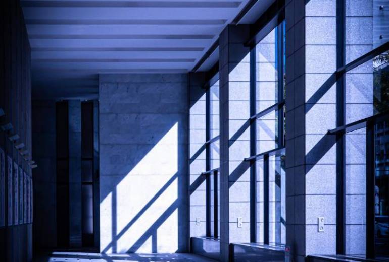 光のモザイク-青の帳（とばり）