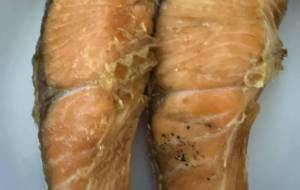 控えましたおせち料理焼き鮭 - 笹谷正博 