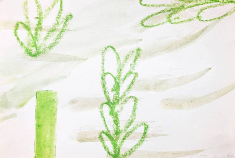 緑の煙突と水草