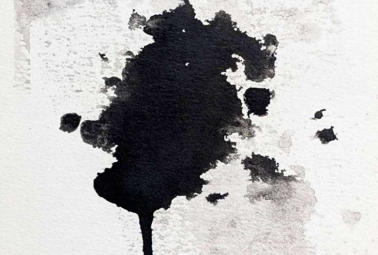 壁に投げつけた不満