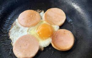 ボロニアエッグ丼 - 笹谷正博 