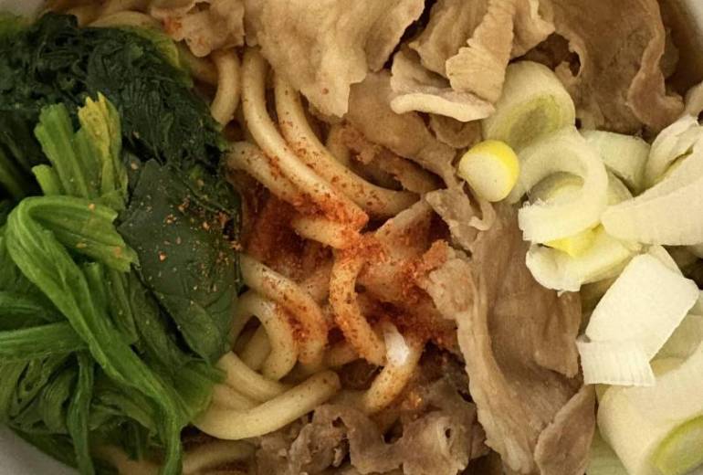 肉うどんホーレン草たっぷり