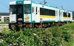 のどかな所を走る陸羽東線 - 軍曹