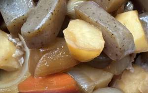 変わった肉じゃが作りましたコンニャク大根入ってます - 笹谷正博