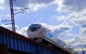 広瀬川を渡る特急ひたち - 軍曹 