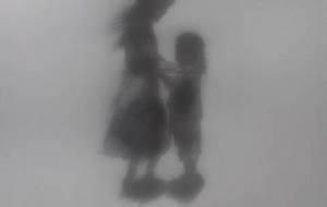 瞳の不自由な我が子へ、お母さんは貴女が大切なの、貴女がお母さんの私を瞳で見る事がなくても、私の面影は貴女の心の中にいつも居るの、愛しい我が子へ - 真鍋哲地