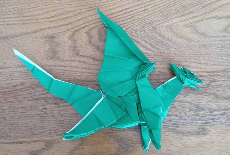 空飛ぶドラゴン