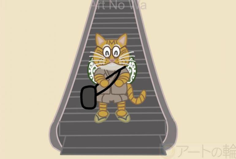 茶トラ猫が駅のホームのエスカレーターを降りる所