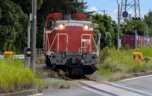 カーブを曲がる貨物列車 - 軍曹 