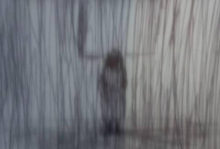 例えば強い雨のなかで父さんを待ってた（誰かが言う､もうお父さん亡くなってるよと）