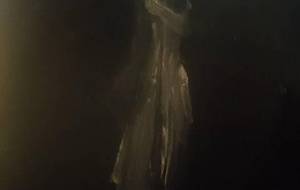 壁に母さんの掛けてある、古い服（母ちゃんまた元気で帰っておいで）待ってるよ - 真鍋哲地 