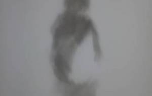 母さんの影抱きしめたいよ(たとへ僕は腕が母さんのまぶしい光でとけても頭が破れてもたとへ足がちぎれても抱きしめたい）母さんを - 真鍋哲地 
